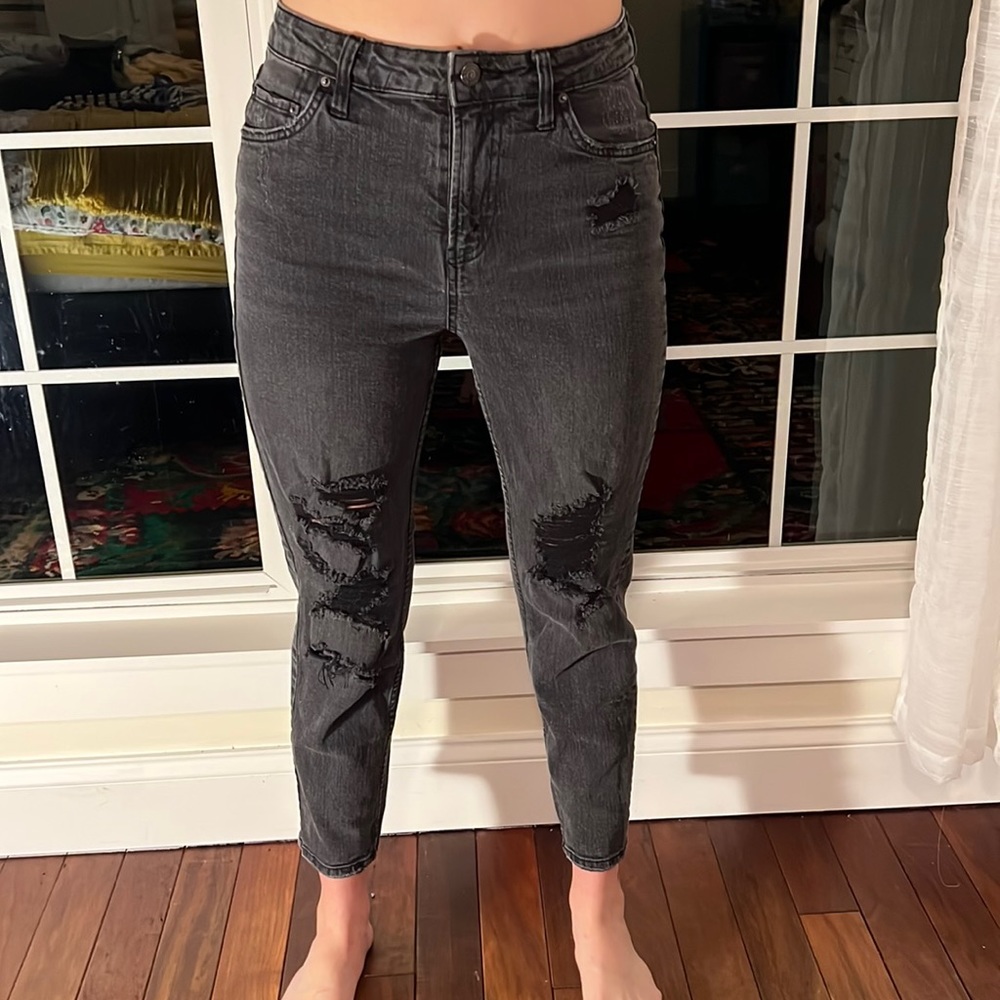 Black slightly distressed wild fable size 6 zip fly jeans